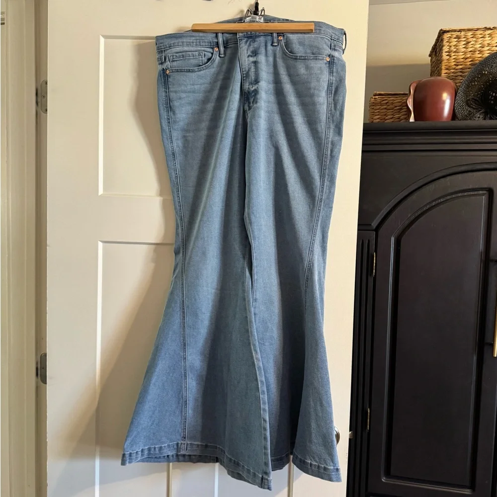 Super Flare light wash jeans - Picture 2 of 7